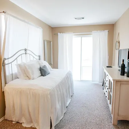 Idyllic Surrounded By Foothills Near Padres National Forest In California San Luis Obispo