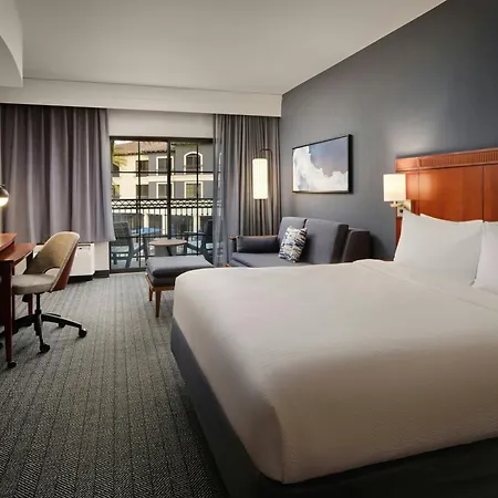 Courtyard By Marriott Hotel
