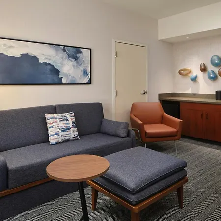 Courtyard By Marriott Hotel