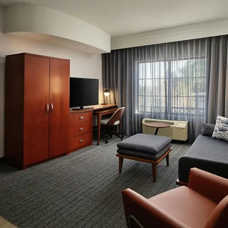 Hotel Courtyard By Marriott 3*