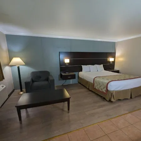 Olive Tree & Suites, A Howard Johnson By Wyndham 3*