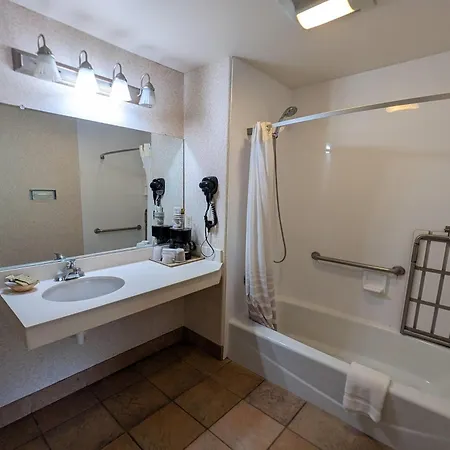 Olive Tree & Suites, A Howard Johnson By Wyndham Hotel 3*
