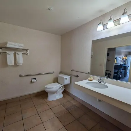 Olive Tree & Suites, A Howard Johnson By Wyndham 3*