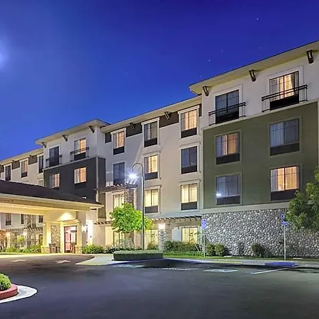 Hampton & Hotel