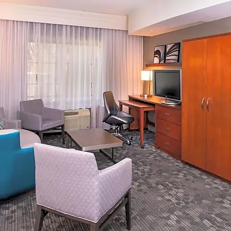 Hotel Courtyard By Marriott 3*