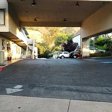 Mission Hotel *