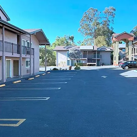 Olive Tree & Suites, A Howard Johnson By Wyndham Hotel