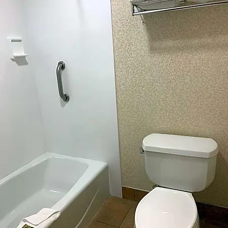 Olive Tree & Suites, A Howard Johnson By Wyndham Hotel 3*