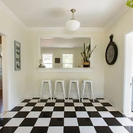 Iconic Modern