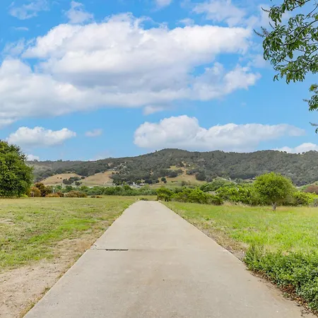 Hike, Work & Play! Slo Home: 2 Mi To Beaches Holiday home *