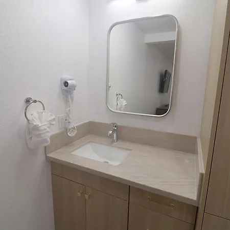 Hotel Lamplighter & 3*