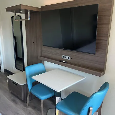 Hotel Mission *