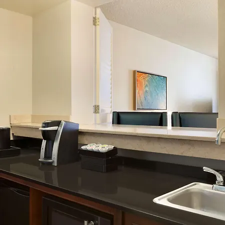 Embassy Hotel 4*