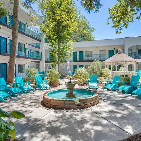 Hotel Quality Downtown 5*