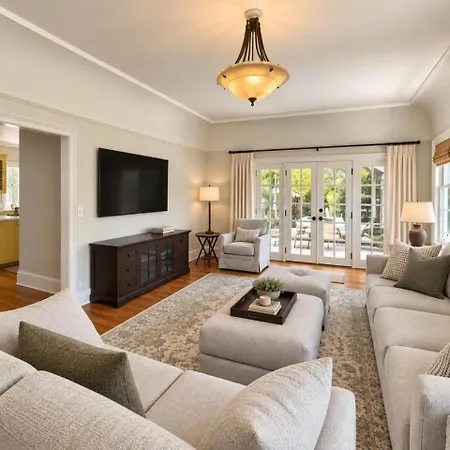 Holiday home Charming Slo Retreat *