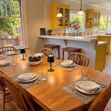 Holiday home Charming Slo Retreat *
