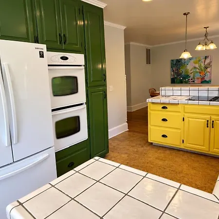 Charming Slo Retreat Holiday home *