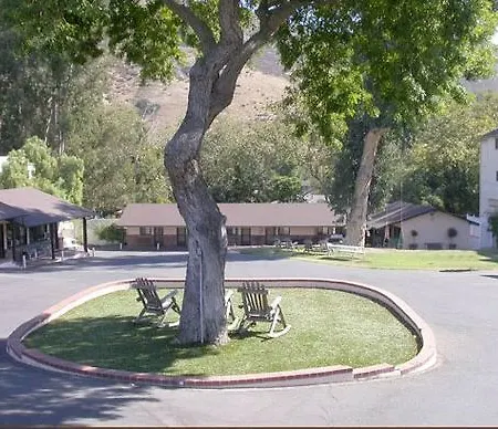 Peach Tree Inn 2*