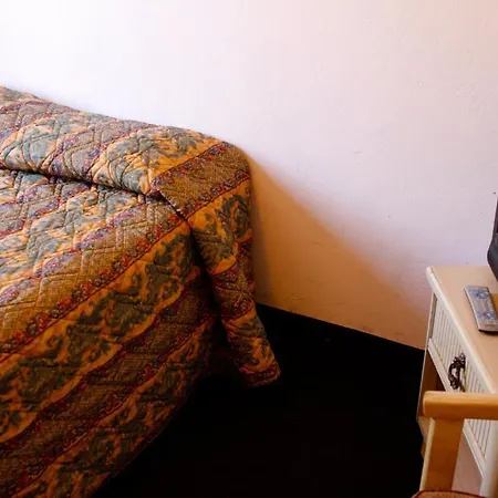 Homestead Motel *
