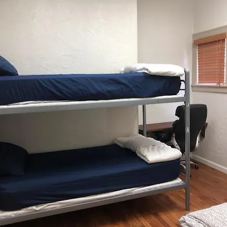 Hostel International House Slo