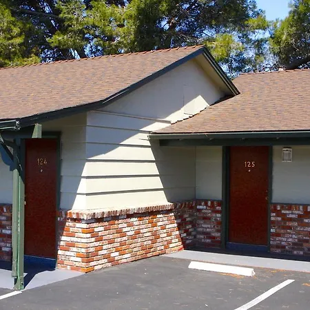 Homestead Motel *
