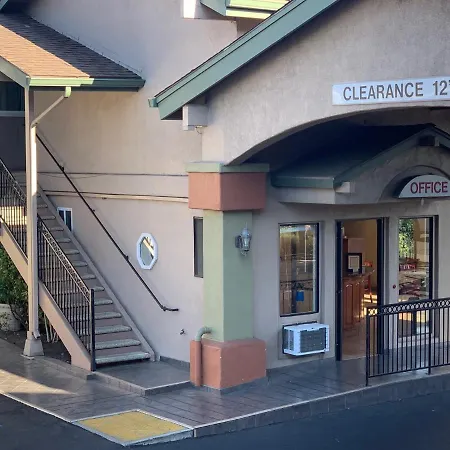 Olive Tree & Suites, A Howard Johnson By Wyndham Hotel