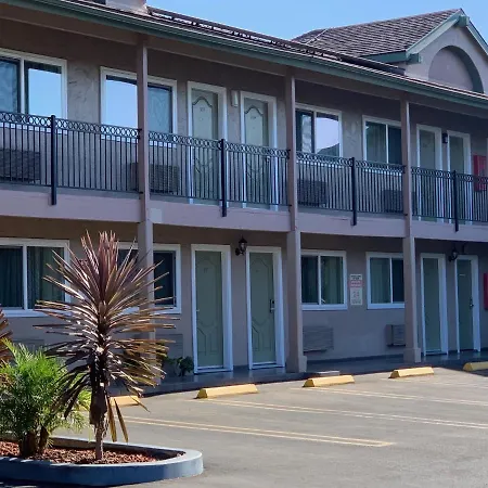 Olive Tree & Suites, A Howard Johnson By Wyndham Hotel