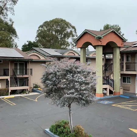 Olive Tree & Suites, A Howard Johnson By Wyndham 3*
