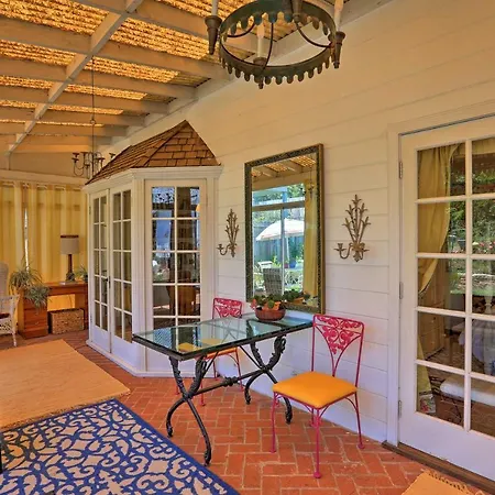 Central With Garden And Yard! Holiday home