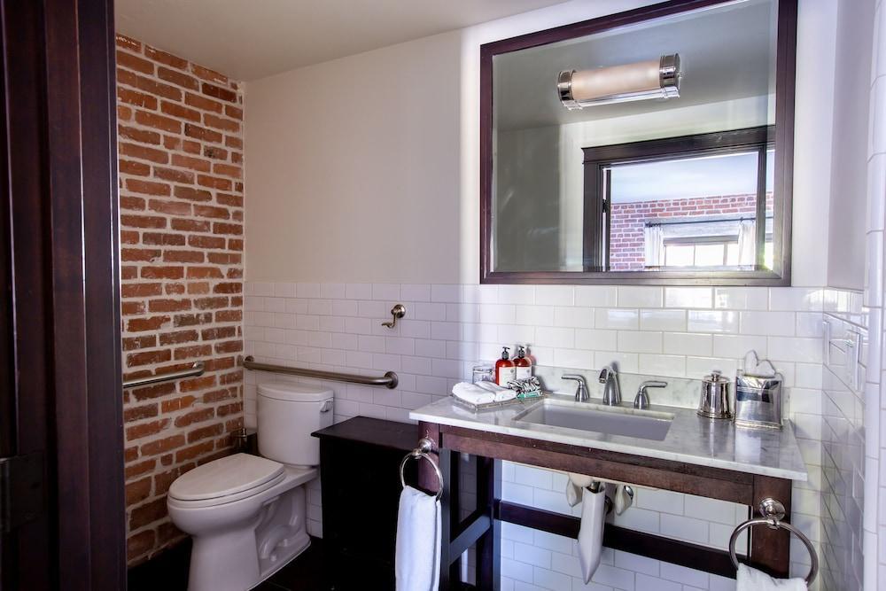 Granada & Bistro Hotel