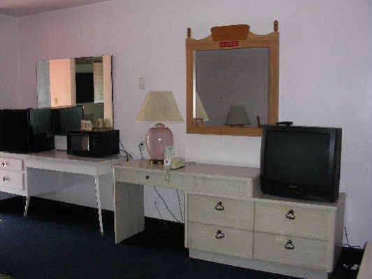 Homestead Motel *