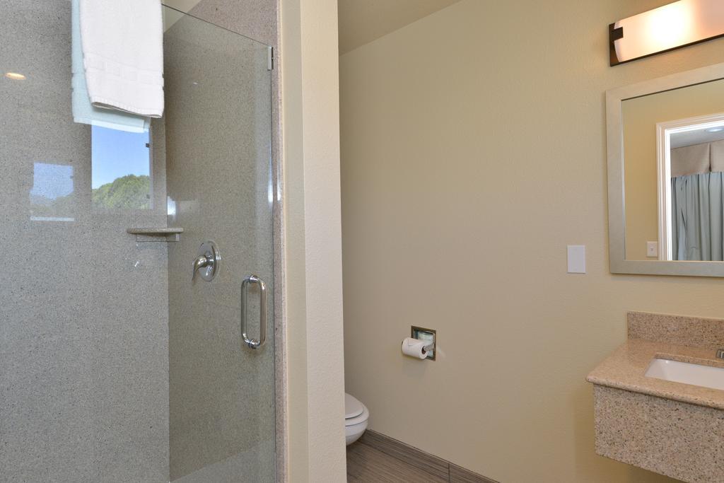 Avenue Downtown District Slo 3*