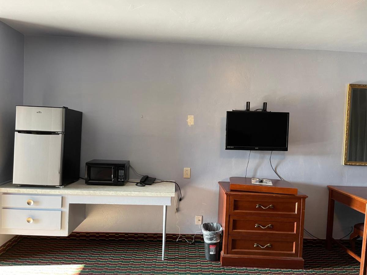 Homestead Motel *