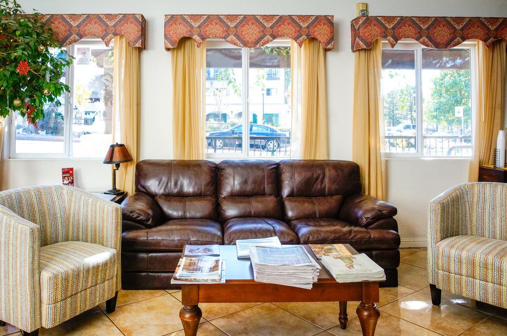 Hotel Lamplighter &
