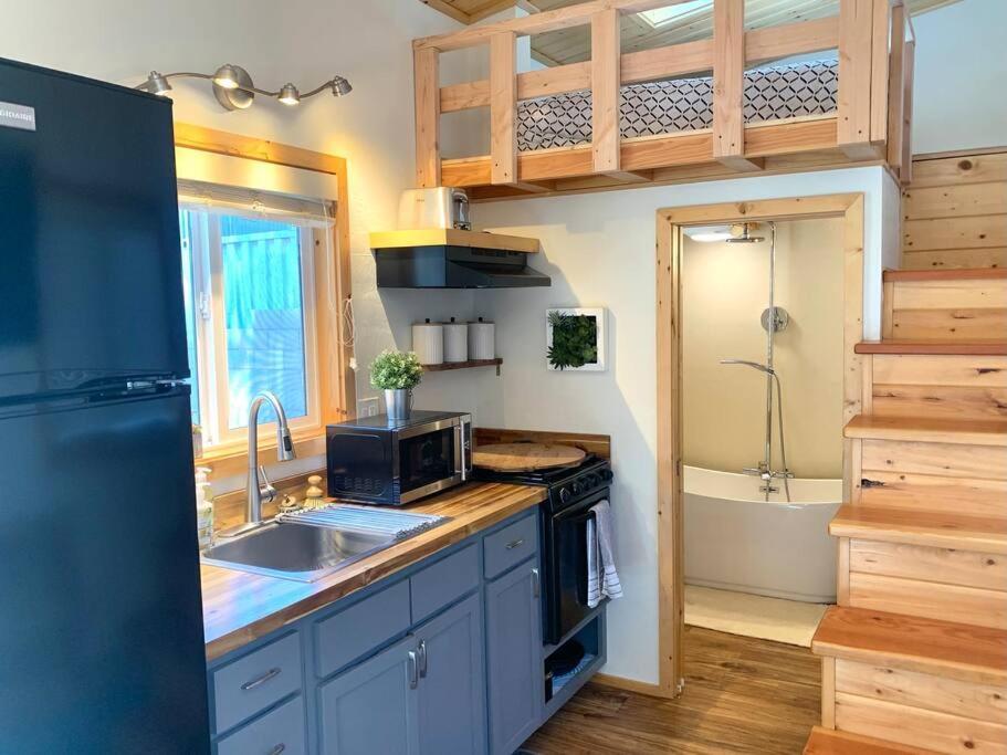 Sunshine Tiny And Loft Close To Downtown