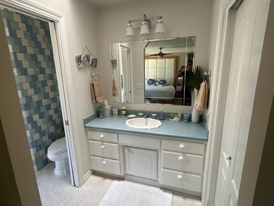Oasis Private Entry Suite, Pool, Jacuzzi And *