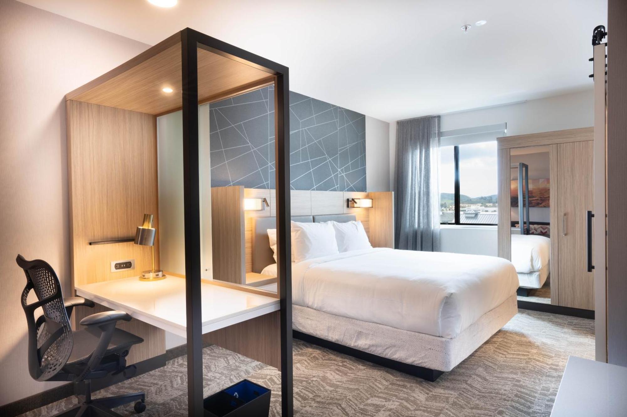 Springhill By Marriott Hotel *