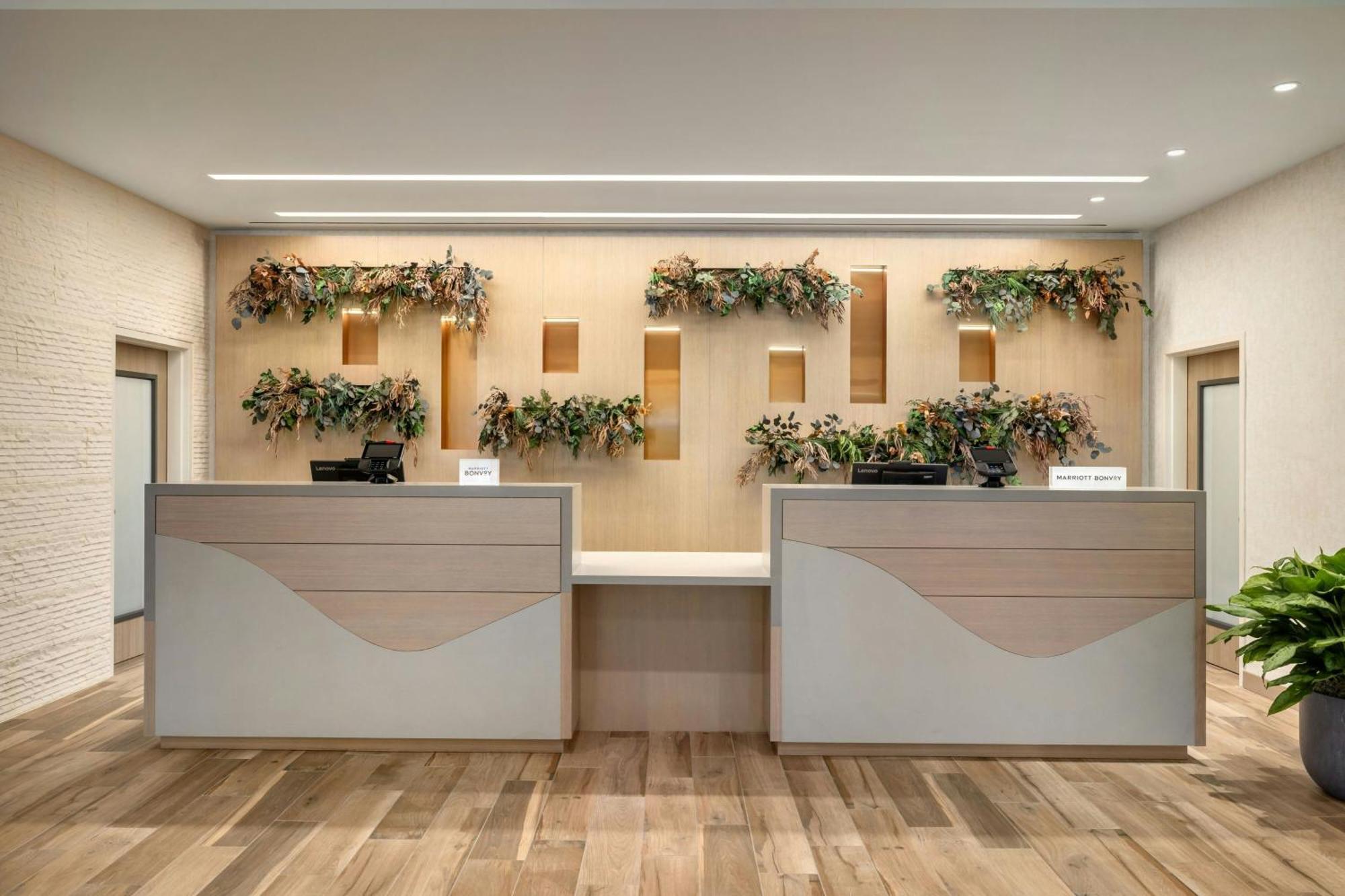 Hotel Springhill By Marriott *