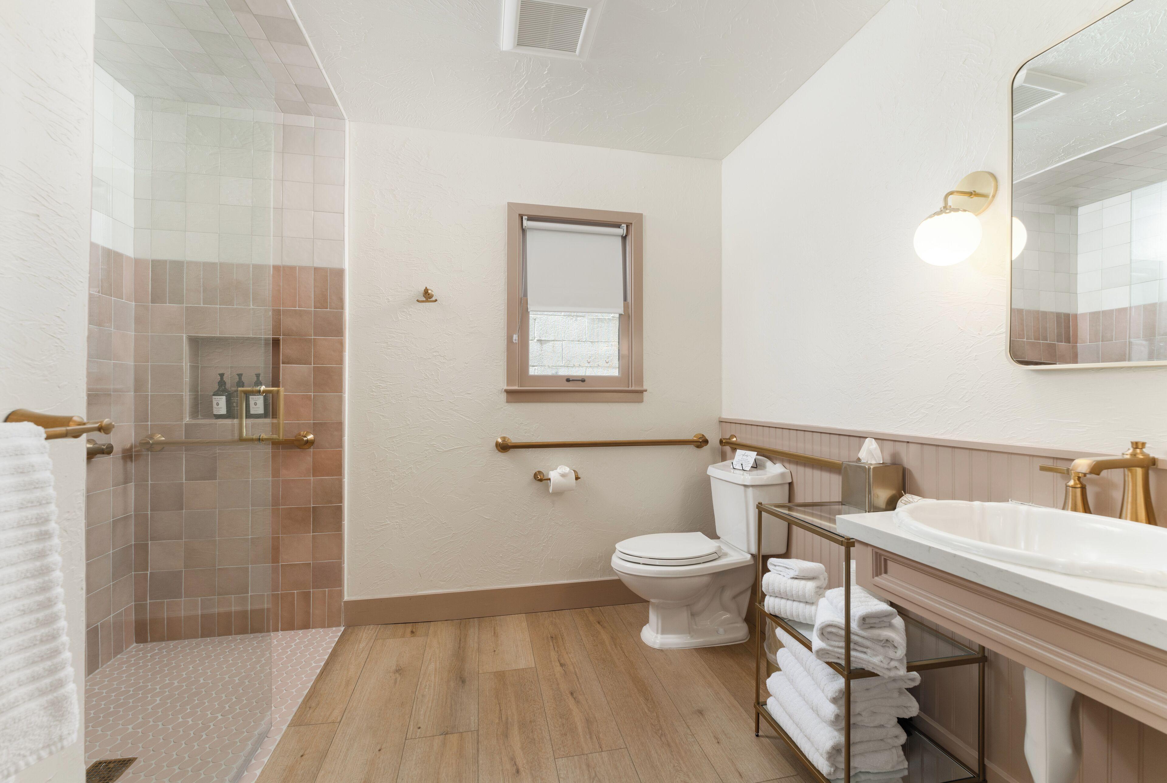 Bed & Breakfast Petit Soleil - Bed, Breakfast And Bar San Luis Obispo