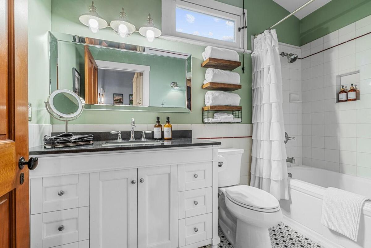 1884 Elegant Fire Pit, Tesla Tech, Near Dt *