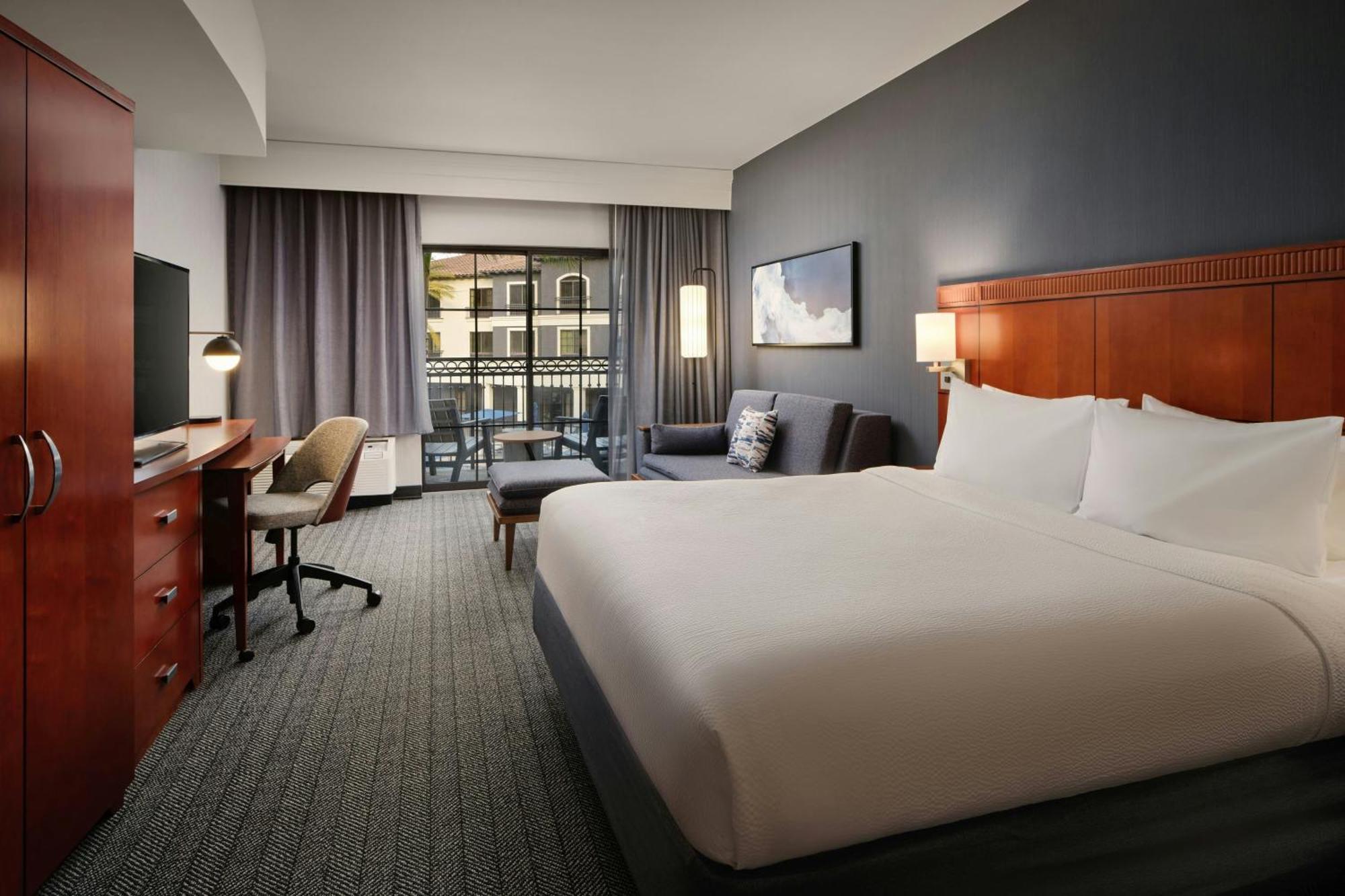 Courtyard By Marriott Hotel