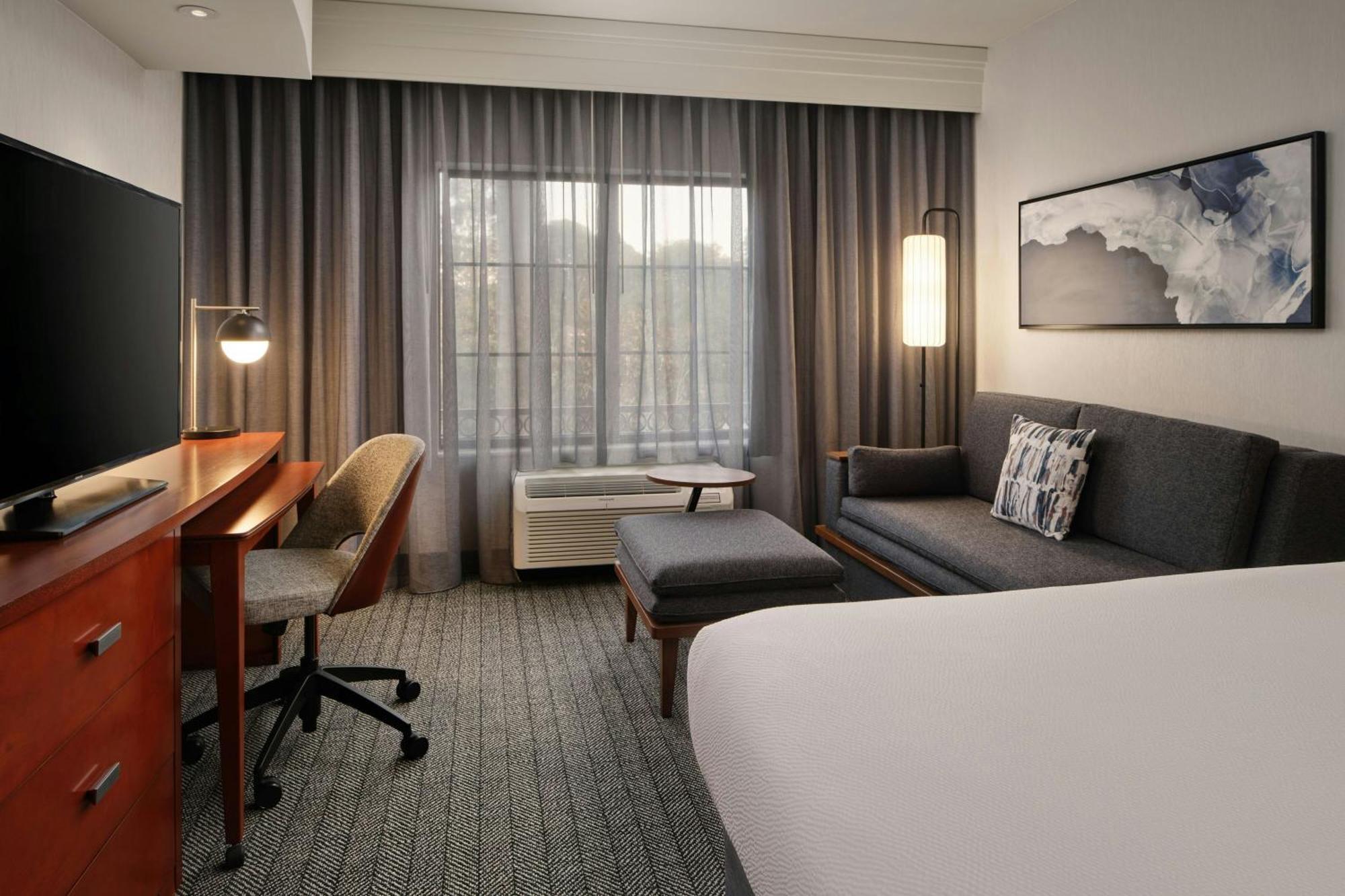 Hotel Courtyard By Marriott