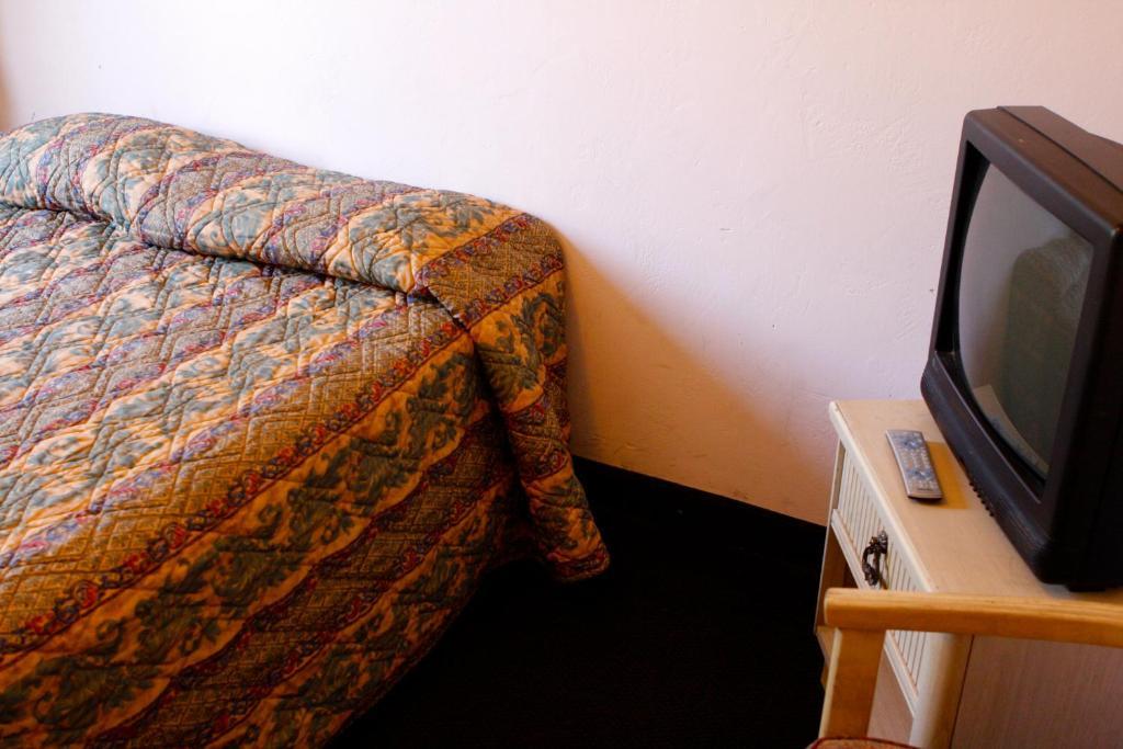 Homestead Motel *