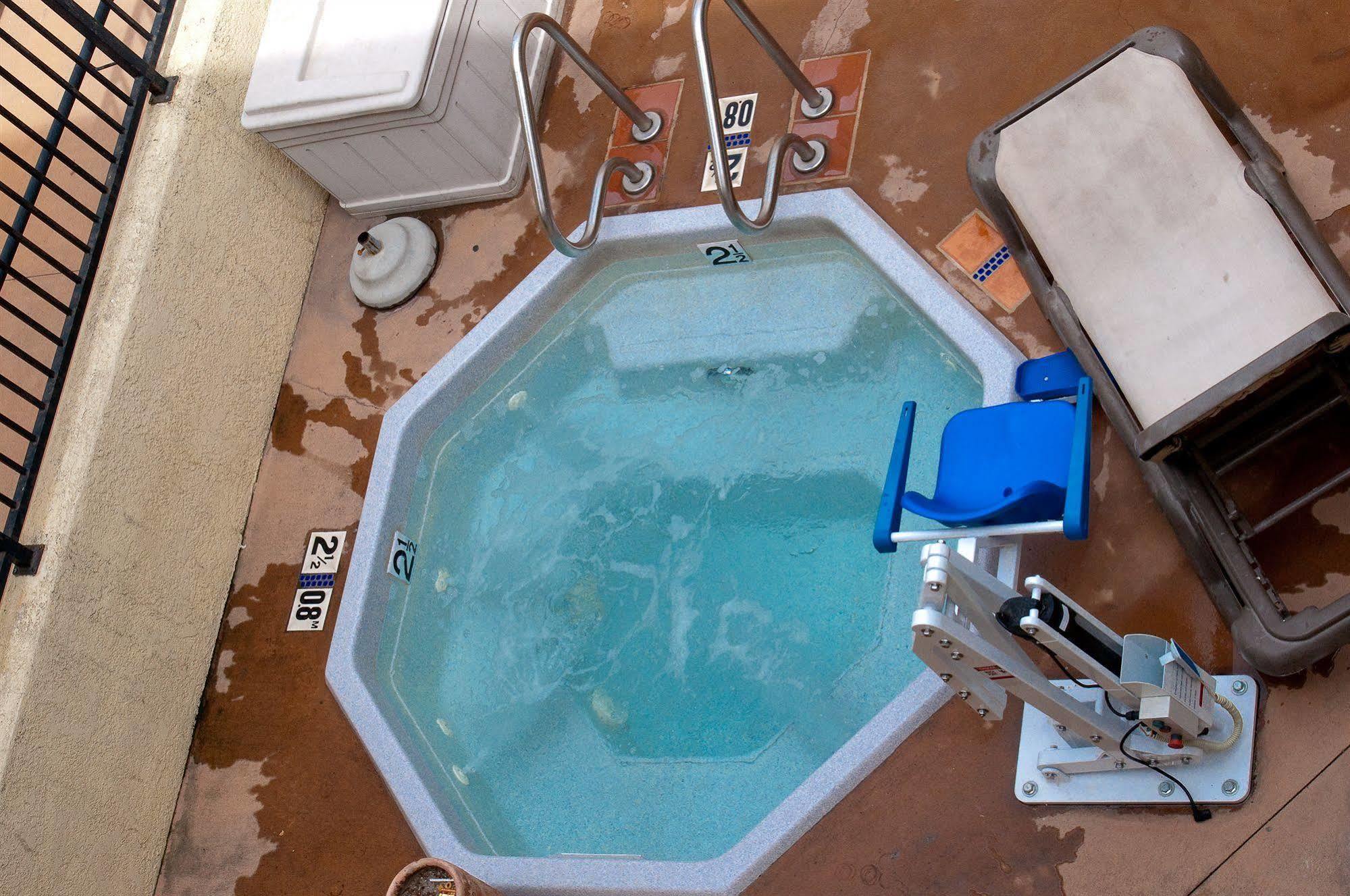 Hotel Lamplighter &