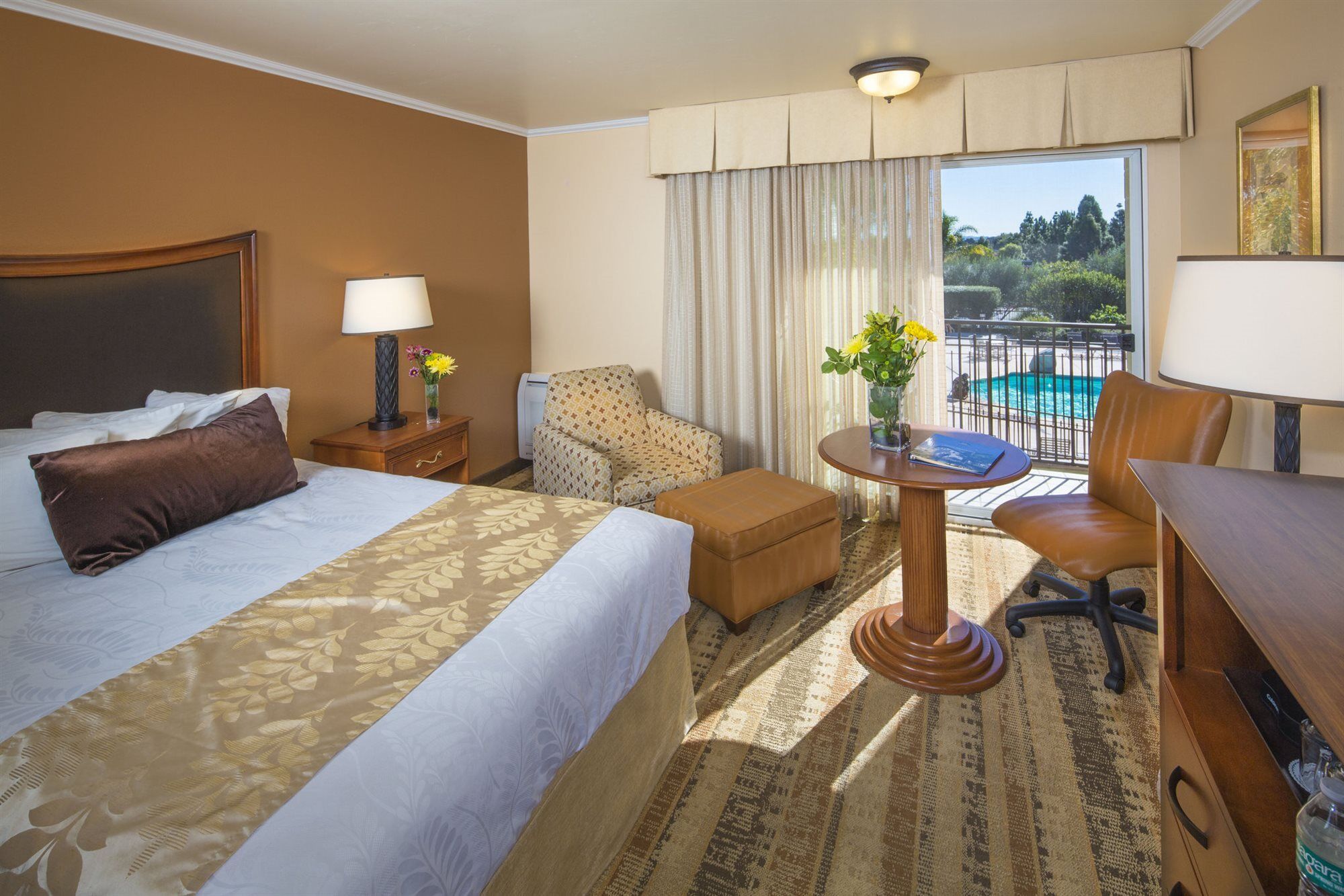 Western Royal Oak 3* San Luis Obispo