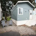 Coastal Tiny House 2 Queen Beds Low Loft