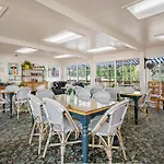 Inn Peach Tree