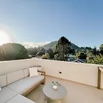 Luxurious Dowtown Condo With Private Rooftop