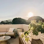 Luxurious Dowtown Condo With Private Rooftop