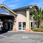 Olive Tree Inn & Suites, A Howard Johnson By Wyndham